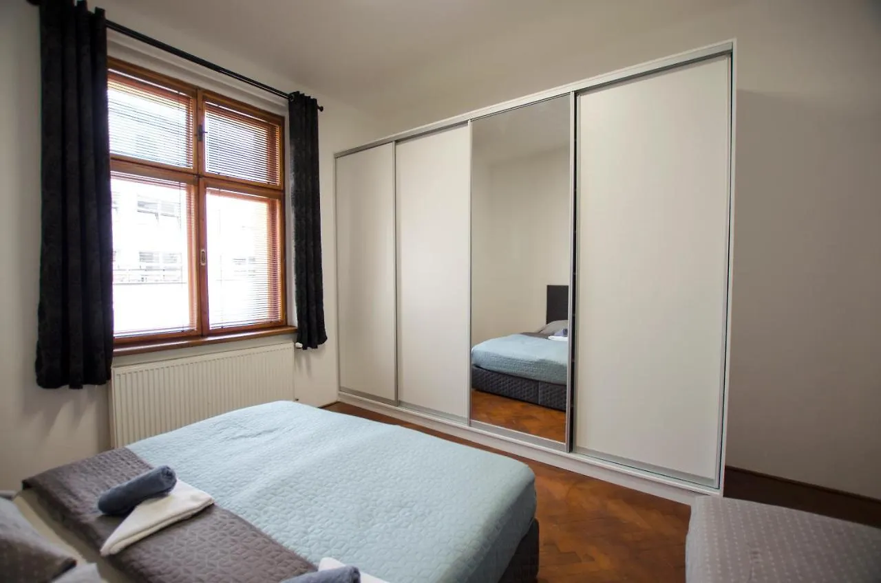 Globe Hostel Prague Adults Only 0*,