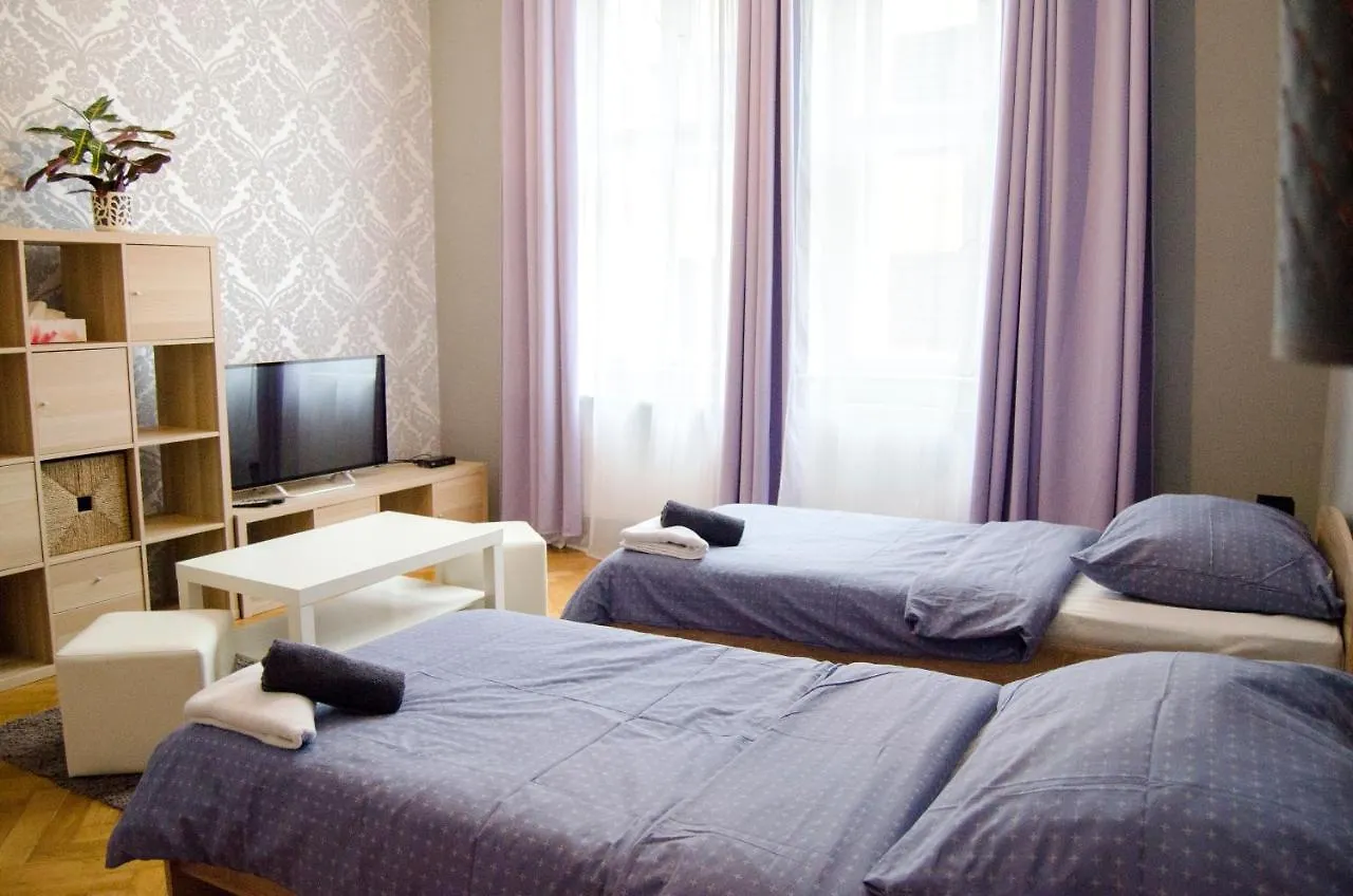 Globe Hostel Prague Adults Only