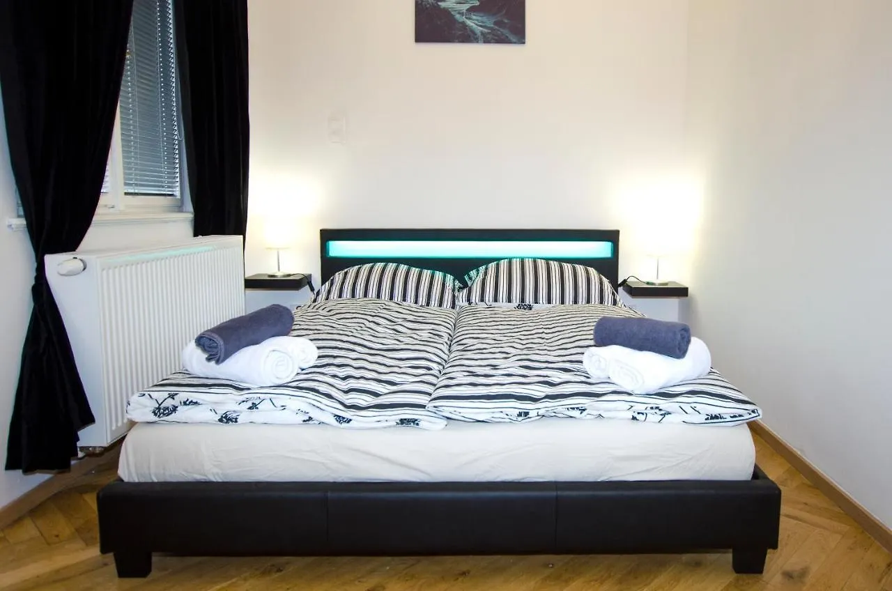 Globe Hostel Prague Adults Only