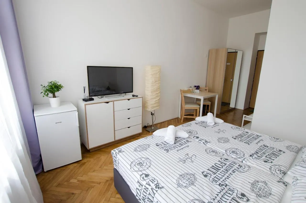 Globe Hostel Prague Adults Only