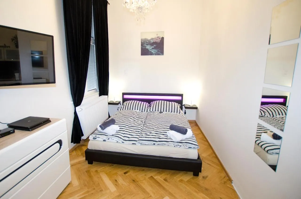 Globe Hostel Prague Adults Only